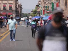 Marchan normalistas egresados ​​en Morelia
