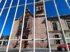 Zona Centro de Morelia con vallas para evitar que comerciantes se instalen. Fotografía: Cynthia Arroyo.