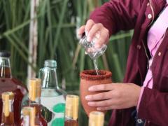 Cantarito de mezcal. Fotografía: Mariana Luna.