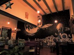 Interior del restaurante Giraluna. Fotografía: Cortesía de Giraluna.