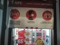 Anuncio del restaurante KFC con medidas en contra del COVID-19. Fotografía: Sofía Rebeca Aguilar Salcedo.