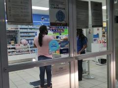Entrada a una Farmacia del Ahorro. Fotografía: Sofía Rebeca Aguilar Salcedo
