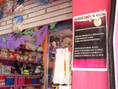 Papelería Balloon con anuncio sobre restricción de acceso a personas de alto riesto, Tepic, Nayarit. Fotografía: Sofía Rebeca Aguilar Salcedo