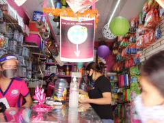 Papelería Balloon con anuncio sobre gel antibacterial, Tepic, Nayarit. Fotografía: Sofía Rebeca Aguilar Salcedo.