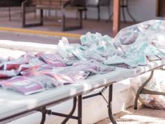Bolsas con dulces en evento navideño para niños de Bucerías. Fotografía: Sofía Rebeca Aguilar Salcedo