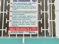 Lona Medidas preventivas para coranovirus de la  Asociación de Médicos y Agregados, en clínica dental de Villa de Etla. Fotografía: Dulce Claudia Cruz Vásquez.