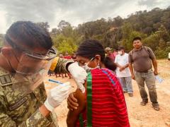 Vacunación en Unión de los Ángeles, Oaxaca. Fotografía: Facebook TPrende Radio