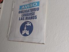 Aviso Obligatorio lavarse las manos, Sala de espera, Clínica de la Luz. Fotografía: Perla Carolina Cruz Vásquez.