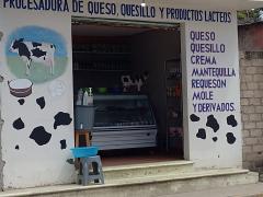 Fachada de la Procesadora de queso, quesillo y productos lácteos, “Los Reyes Etla”. Fotografía: Dulce Claudia Cruz Vásquez.
