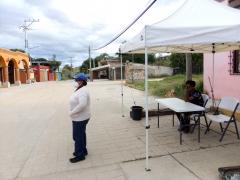 Filtro sanitario para ingresar a Santa María Tenexpan, Agencia del municipio de San Pablo Huitzo, Oaxaca. (primera toma). Fotografía: Ángel López González.