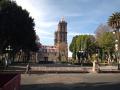 Vallas de seguridad en Zócalo de Puebla. Fotografía: Edgar Iván Flores Hernández.