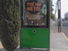 Cartel "Por mis nietos", parada de autobús, Cholula, Puebla. Fotografía: Edgar Iván Flores Hernández.