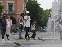 Personas de diversas edades caminan por el Centro histórico de la ciudad de Puebla en la nueva normalidad. Fotografía: 24 Horas El Diario sin Límites Puebla.