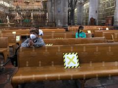 Primeras misas con feligreses después de cinco meses del cierre por pandemia. Fotografía: Juan Carlos Valerio.