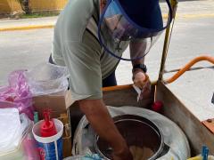 Don Raúl, vendedor local de helados. Fotografía: Facebook Yo voy con San Andrés Cholula.