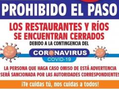 Cartel Prohibido el paso. Los restaurantes y ríos se encuetran cerrados.