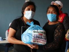 Mujeres reciben despensa, Programa de apoyo COVID-19. Fotografía: Ayuntamiento de Ocoyucan.