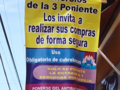 Cartel Comercios de la 3 Poniente los invita a realizar sus compras de forma segura, Atlixco. Fotografía: Emir Brando Tepepa Esquivel.