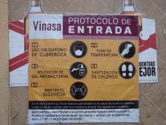 Protocolo de entrada al comercio de vinos y licores “Vinasa”. Fotografía: Emir Brando Tepepa Esquivel.