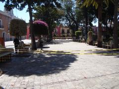 Parque Colón, Atlixco con cintas. Fotografía: Emir Brando Tepepa Esquivel.
