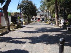 Parque Colón, Atlixco con cintas. Fotografía: Emir Brando Tepepa Esquivel.