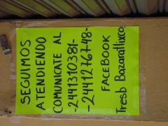 Anuncio Seguimos atendiendo, Tres B Bazar Atlixco, Calle 3 Sur, Atlixco. Fotografía: Emir Brando Tepepa Esquivel.
