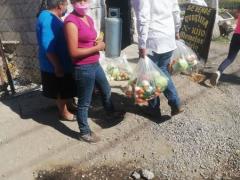 Entrega de despensas. Facebbok: Juntos Hacemos Más.