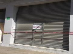 Comercio clausurado. Fotografía: Lidchy Cano.