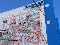 Mural en la pared lateral de AMERIMED Hospital, Playa del Carmen. Fotografía: Yolanda Aldana.