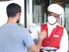 Entrega de equipo de protección sanitario. Fotografía: Secretaría de Turismo del Estado de Quintano Roo.