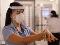 Mujer con equipo de protección sanitario. Fotografía: Secretaría de Turismo del Estado de Quintano Roo.