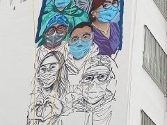 Mural "En la salud y en la enfermedad, siempre estamos contigo", por Dutek Pacheco, Hospital Amerimed, Cancún. Fotografía: La Jornada Maya.