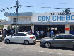Fila de espera para comprar cerveza. Fotografía: Periodismo Chetumal.
