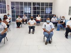 Maestros en un salón con sana distancia y cubrebocas. Fotografía: Facebook DIF Solidaridad.