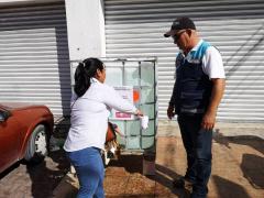 Depósito de agua y jabón en paradero de autobús. Fotografía: Ayuntamiento de Solidaridad.