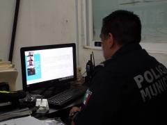 Hombre policía durante curso de capacitación. Fotografía: Facebook Seguridad Pública Solidaridad.