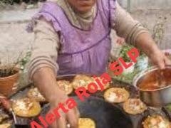 Vendedor ambulante de elotes y esquites. Fotografía: Alerta Roja San Luis Potosí. 