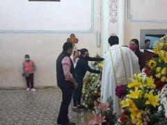 Ceremonia del ritual de misa en Mexquitic de Carmona. Fotografía: Código San Luis.