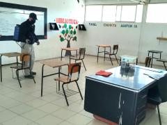 Sanitización y limpieza de un plantel educativo, La Pila, SLP. Twitter Gobierno de la Capital SLP.