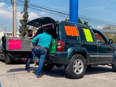 Vendedores en camioneta con supuestas pruebas COVID-19.