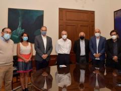 El gobernador reunido con los titulares de turismo. Fotografía: Juan Manuel Carreras López.