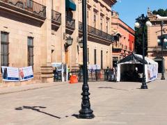 Plantón frente a Palacio de Gobierno, Centro Histórico, SLP. Fotografía: Luz María Galaviz Galarza.