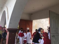 Recibimiento del párroco\sacerdote a la comunidad asistente al recorrido. Fotografía: Luz María Galaviz Galarza