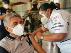 Con 20 sedes en el municipio más de 74 mil integrantes del sector educativo recibirán la dosis única del tratamiento desarrollado por CanSino. Fotografía: La Orquesta.