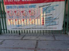 Lona Filtro sanitario, acceso a INPOJUVE, SLP. Fotografía: Flor Mariela Hernández Mendoza.