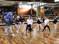Grupo de alumnos en la clase “Exploración a las artes”. Fotografía: Teatro IPBA