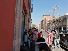 Locatarios frente a Plaza de la Tecnología, San Luis Posotí. Fotografía: José Manuel Acosta Hernández.