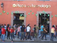 Protesta fuera de la Plaza de la Tecnología, Colonia Centro, San Luis Potosí. Fotografía: Paola Hernández Hernández.