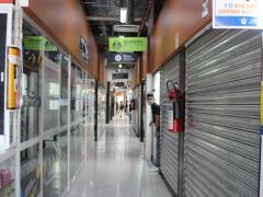 Locatarios cierran locales de la Plaza de la Tecnología, San Luis Potosí. Fotografía: Lía Fernanda Rodríguez Cerrillo.