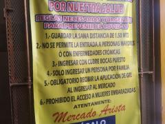 Reglas necesarias y urgentes para prevenir el COVID-19, Mercado Arista, Matehuala, San Luis Potosí. Fotografía: Lía Fernanda Rodríguez Cerrillo.